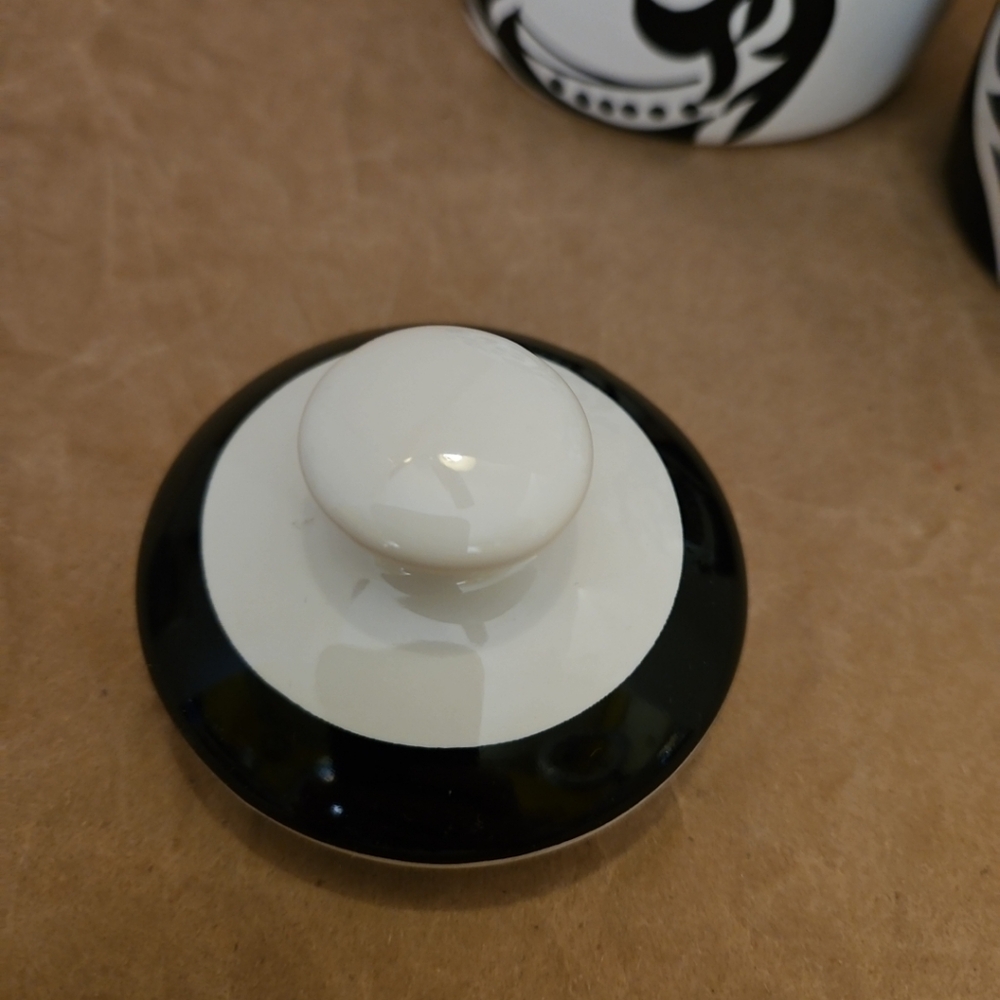Set 222 Fifth Black & White DAMASK Black ART DECO Stoneware Cream And Sugar - Picture 5 of 7